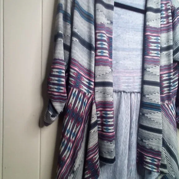 About A Girl Open Front Blouse Top M 3/4 Sleeve Stripe Colorful - Picture 8 of 13